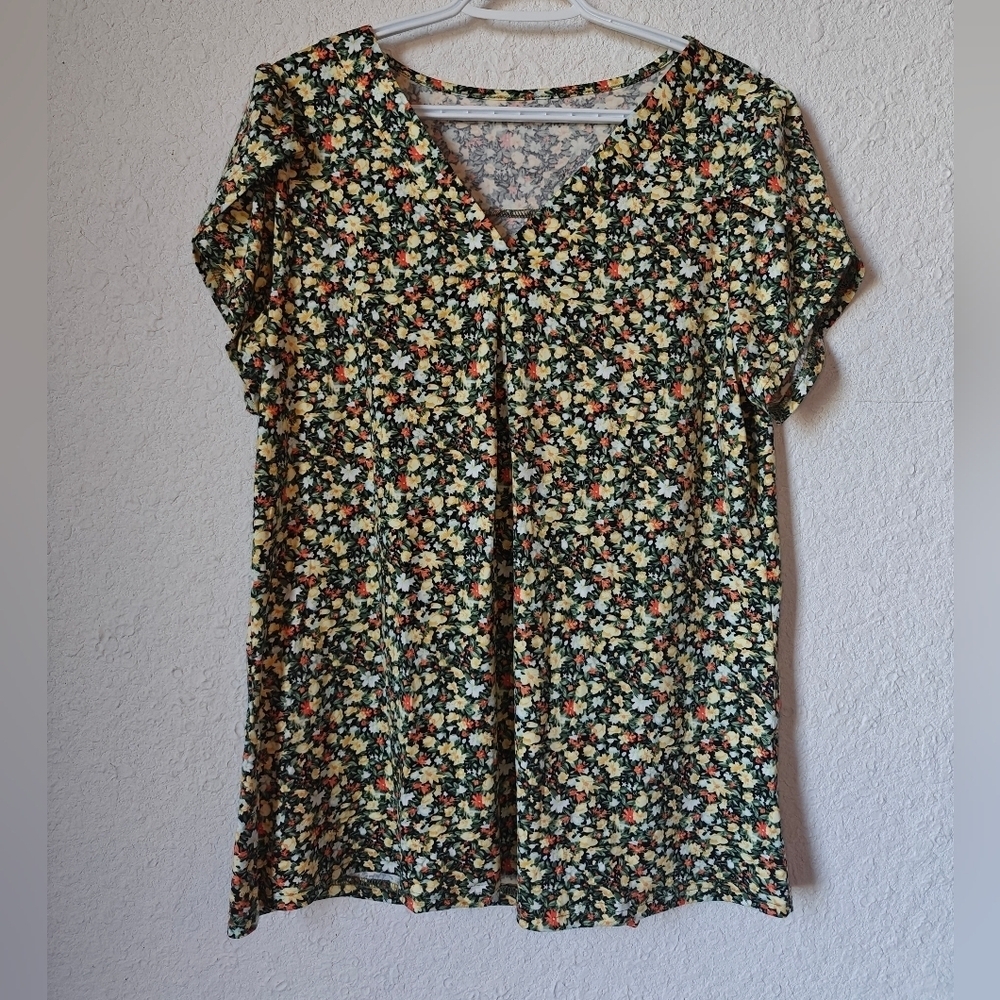 BNWOT FLOAL TOP
